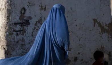 Afganistan’da burka zorunluluğu