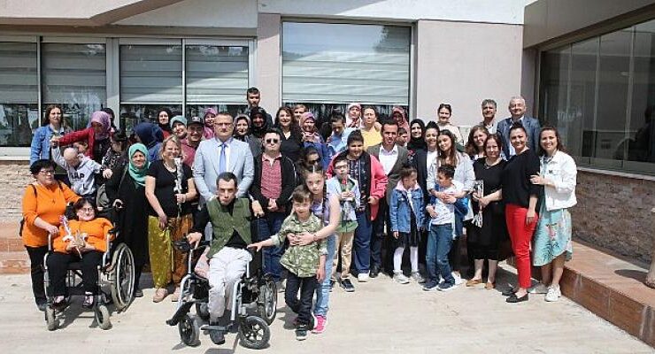 Anneler belediyenin verdiği kahvaltıda buluştu