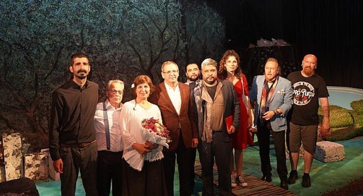 Ayvalık Belediye Tiyatrosu; “Perde” Dedi.