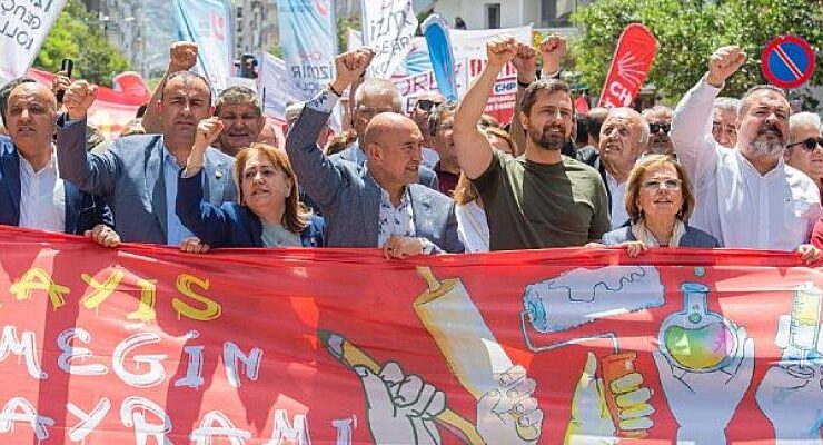 Başkan Soyer 1 Mayıs’ı emekçilerle meydanda kutladı