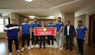 Kocaeli’nde Başkan Büyükakın, pehlivanları ağırladı