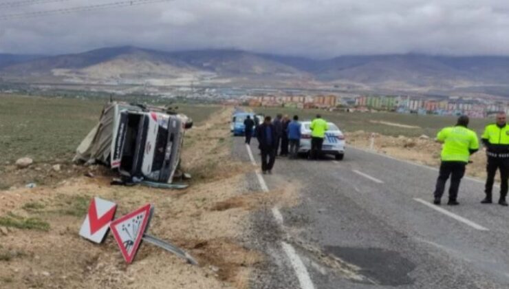 Niğde’de kamyonet devrildi: 2 yaralı
