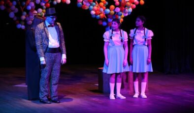 İzmir Narlıdere’de sahnede engeller kalktı