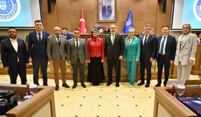 Bursa Büyükşehir Meclisi’nde 14 Mayıs istifaları