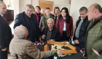 İzmit’te İYİ Partililerden ‘çat kapı’