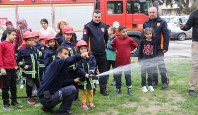 Manisa İtfaiyesi afetzede çocukları ağırladı