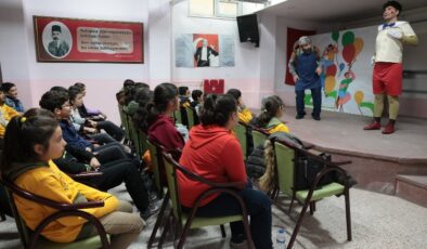 Nevşehir’de depremzede çocuklara tiyatro morali