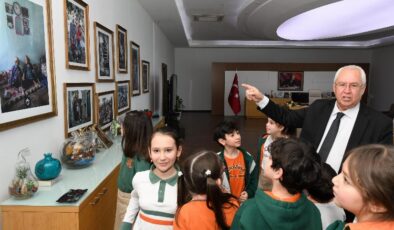 Çocuklar ‘Hayat Bilgisi’ dersini makam odasında işledi