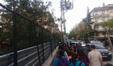 Afyonkarahisar’da okul yolunda büyük tehlikede!