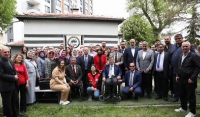 Ahmet Çolakbayrakdar gönüllere dokundu