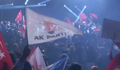 AK Parti Bursa’dan seçim kutlaması (CANLI)