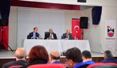 Diyarbakır Valisi Hazro’da muhtarlar ile bir araya geldi