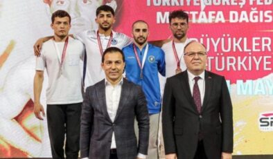 Güreşçiler Türkiye Şampiyonası’ndan 2 madalya çıkardı