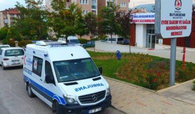 Hasta nakil araçları sandık için görev başında