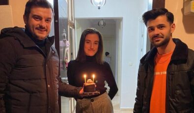 İlk kez oy kullanacak gençlere Bursa Yenişehir’de süpriz kutlama