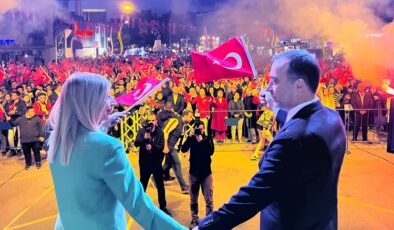 İstanbul Silivri kırmızı beyaza büründü