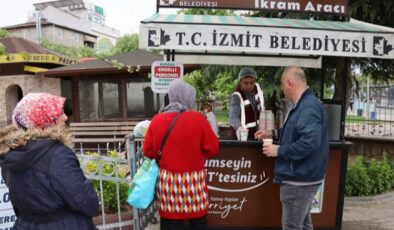 İzmitliler sıcak çorba ikramından çok memnun