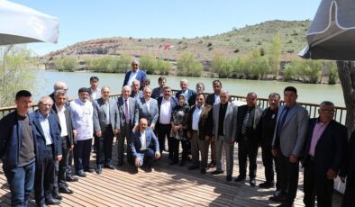Kayseri Talas muhtarlarından Zincidere’ye tam not