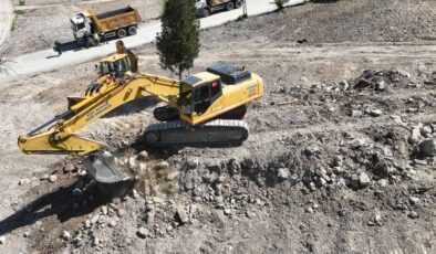 Kentsel dönüşüm alanlarında hafriyat temizleme çalışmaları devam ediyor