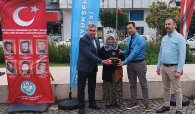 Manisa Salihli’de şehitlere saygı duruşu