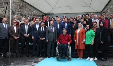 Memduh Büyükkılıç’a ‘Çiçek’ gibi övgü