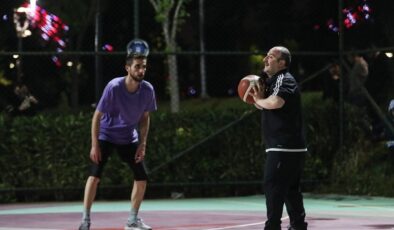 Mustafa Varank’tan gece yarısı basketbol şov