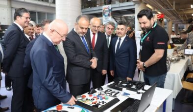 Otomotiv öğrencileri Bursa’da teknolojinin peşinde