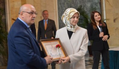 TBMM’ye milletvekilleri kayıtları sürüyor