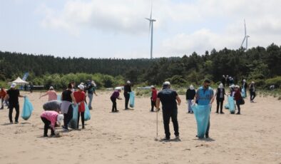 Uzunkum Sahili’nde kıyı temizliği yapıldı