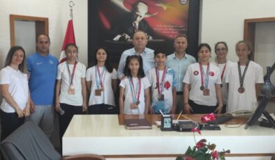 Bursa Gemlik’te ulusal başarılı sporcular ödüllendirildi