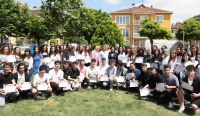 Çınar Akademi ilk mezunlarını verdi