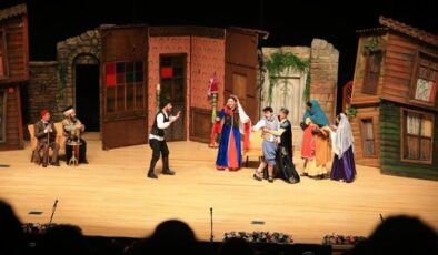 Festivalde tiyatroya doyuldu