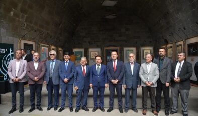 Kayseri protokolü sergi açılışında