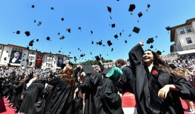 Koç Üniversitesi’nde mezuniyet heyecanı