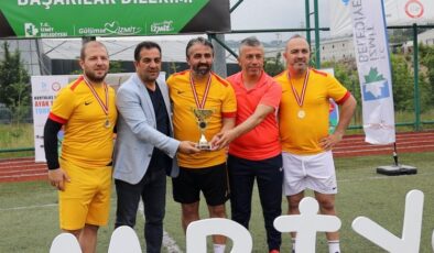 Kurtuluş Kupası Ayak Tenisi kıran kırana geçti