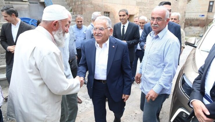 Memduh Büyükkılıç vatandaşlarla kucaklaştı
