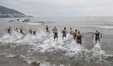 Triatlon şampiyonası nefes kesti