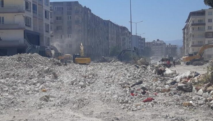 Bilinçsiz kaldırılan enkazlar Hatay’da eziyete dönüşüyor
