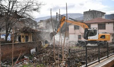 Bursa Osmangazi kaçak ve metruklardan temizleniyor