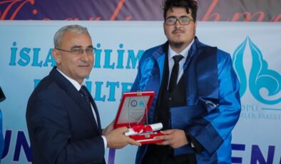 Dumlupınar mezunlarına ‘Işık’ oldu