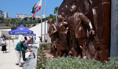 İzmir Karabağlar’da aydınlar özlemle anıldı