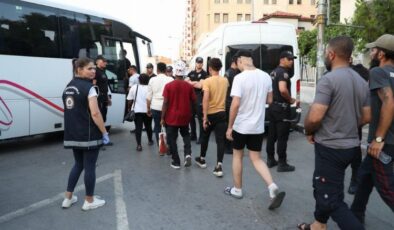 İzmir’de 30 düzensiz göçmene sınır dışı