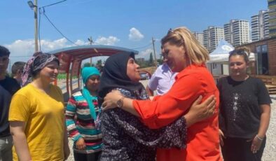 İzmit afet bölgesinde yaraları sarmayı sürdürüyor