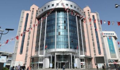İzmit Belediyesi EYT’li işçilerin tazminatlarını ödedi