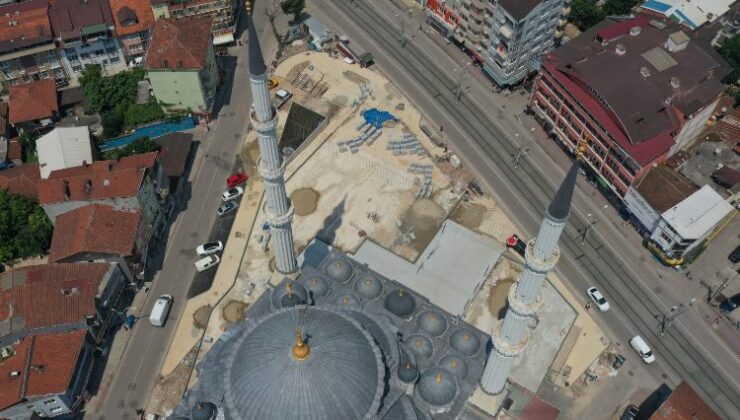 İzmit’te altı otopark, üstü meydan şekilleniyor