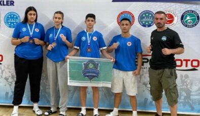 Kick boksçulardan Çayırova’ya üç madalya