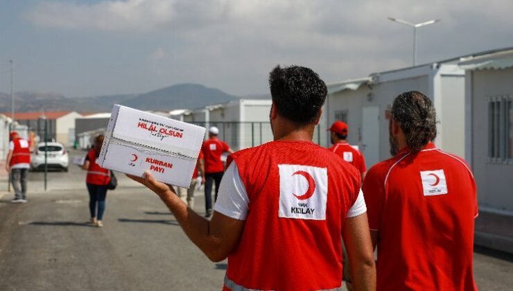 Kızılay 50 tonu depremzedelere ulaştırıyor