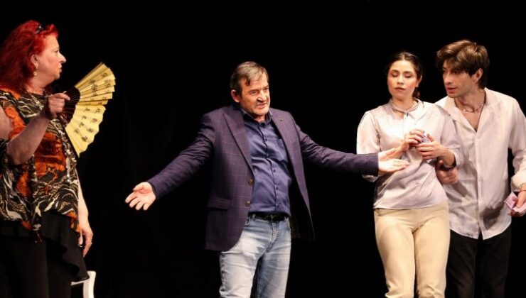 Kocaeli’de ‘Aşk Her Zaman Güzeldir’ sahne aldı