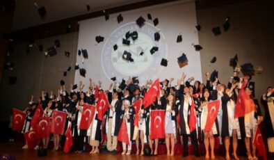 NNYÜ mezunları diplomalarına kavuştu