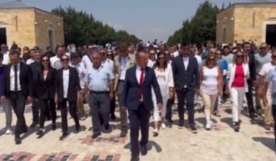 Tanju Özcan Anıtkabir’de… Özcan’dan Ata’ya şikayet